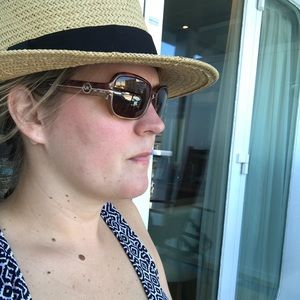 Meet your Posher, Christen